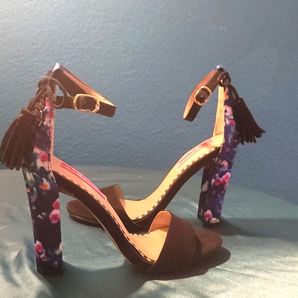 Betsey Johnson thick 4.5 heel ankle strap